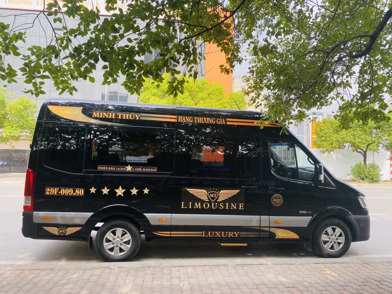 Xe limousine 11 chỗ - Ghế massage karaoke